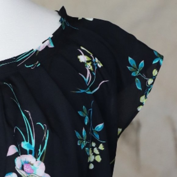 Lauren Conrad black floral pleated neck blouse szS - Picture 5 of 8